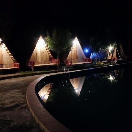 Nongkhiaw Campingsite Swimming Pool Hotell Ban Phathok Eksteriør bilde